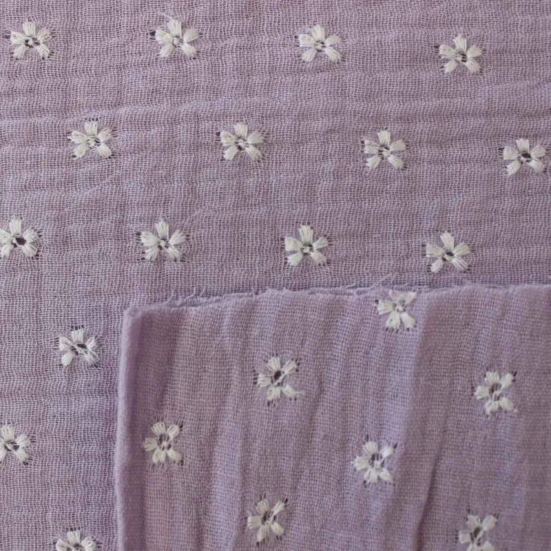 Mussola di cotone con fiori ricamati - Lilla | ILTESSUTAIO