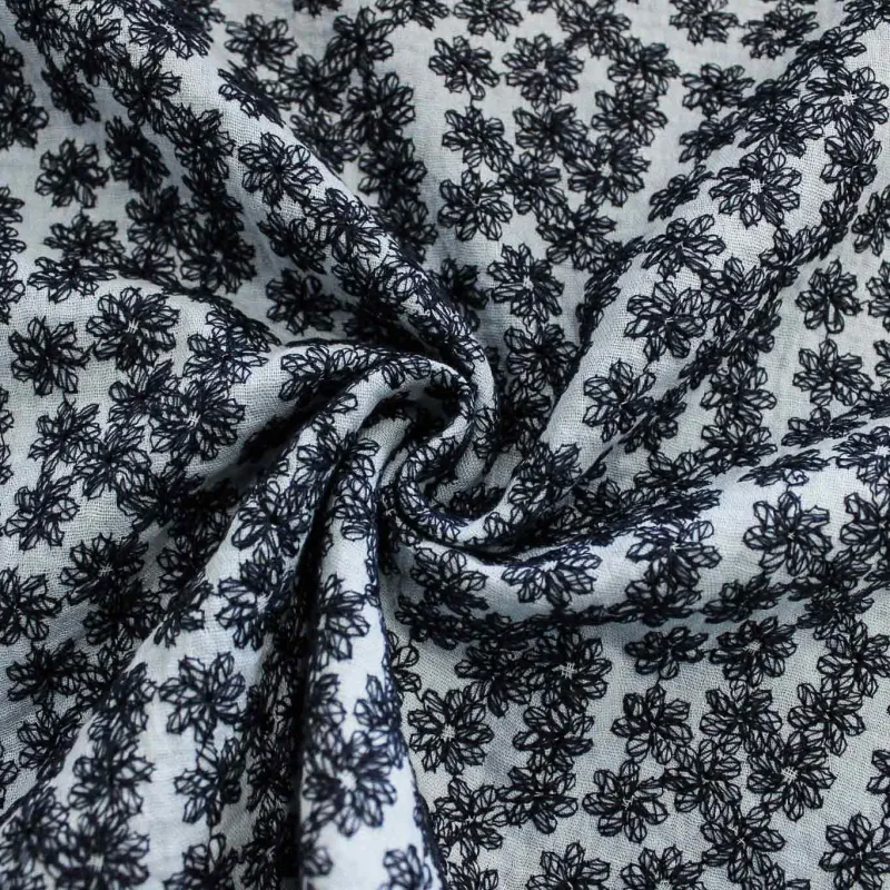 Mussola di cotone con fiori ricamati - Celeste Blu | ILTESSUTAIO
