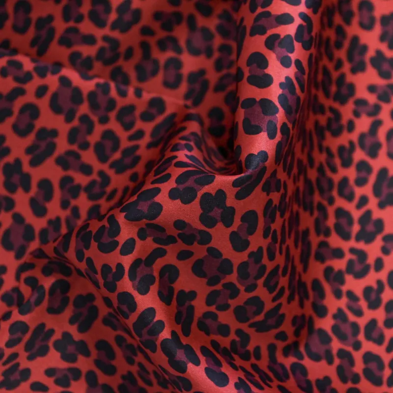 Raso Duchesse Maculato Rosso e Nero | IL TESSUTAIO