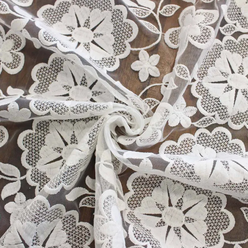 Tulle ricamato con fiori | IL TESSUTAIO