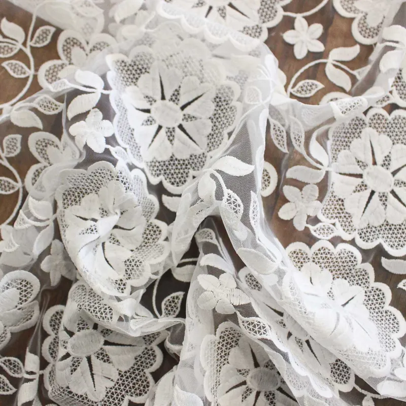 Tulle ricamato con fiori | IL TESSUTAIO