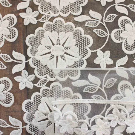 Tulle ricamato con fiori | IL TESSUTAIO