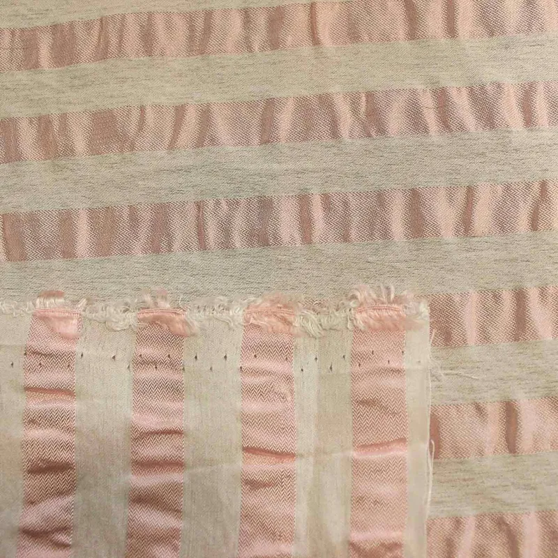 Tessuto Viscosa Grinzata Rigata Bianco Rosa | IL TESSUTAIO