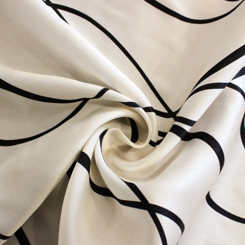 Raso con stampa astratta bianco nero | IL TESSUTAIO