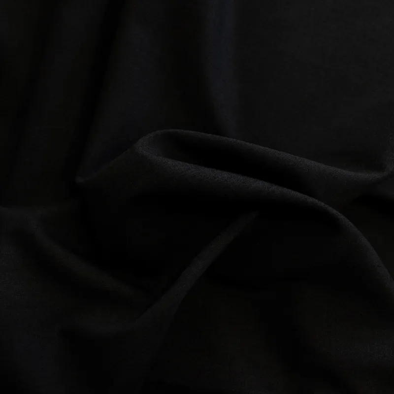Tessuto poliviscosa di colore nero | ILTESSUTAIO