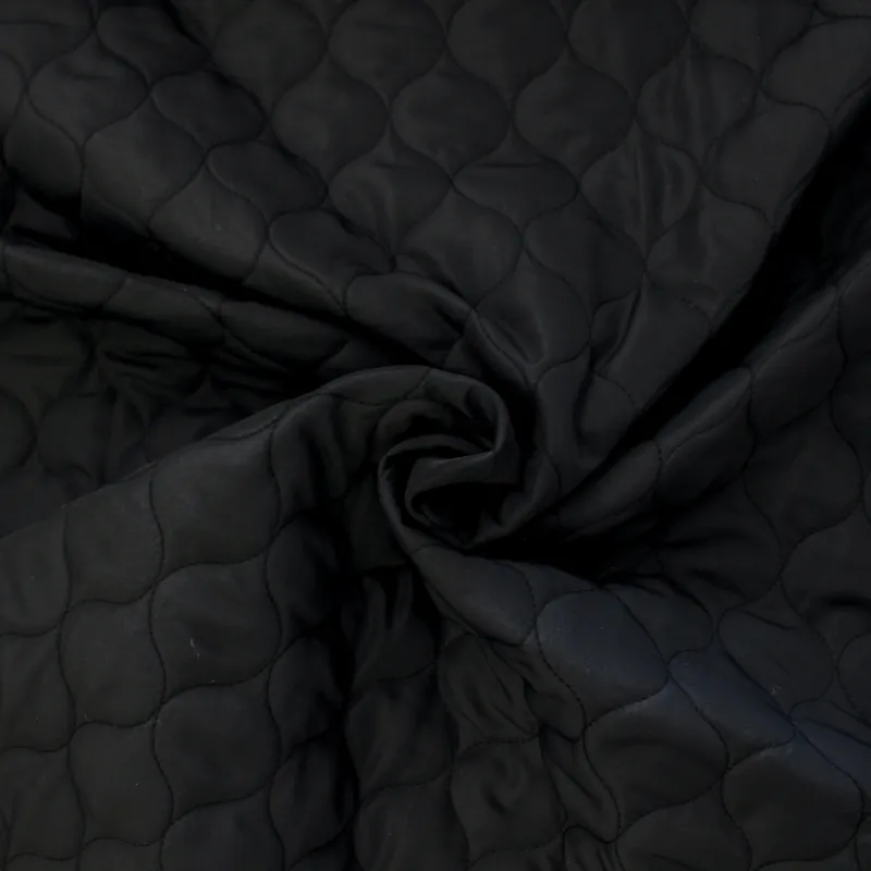 Tessuto trapuntato nero | tessuti per copertine e giubbini