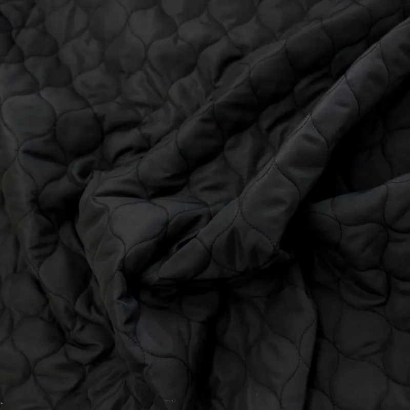 Tessuto trapuntato nero | tessuti per copertine e giubbini