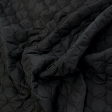 Tessuto trapuntato nero | tessuti per copertine e giubbini