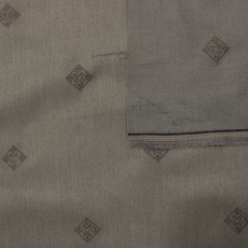 Flanella in poliviscosa grigio chiaro con ricamo  | IL TESSUTAIO