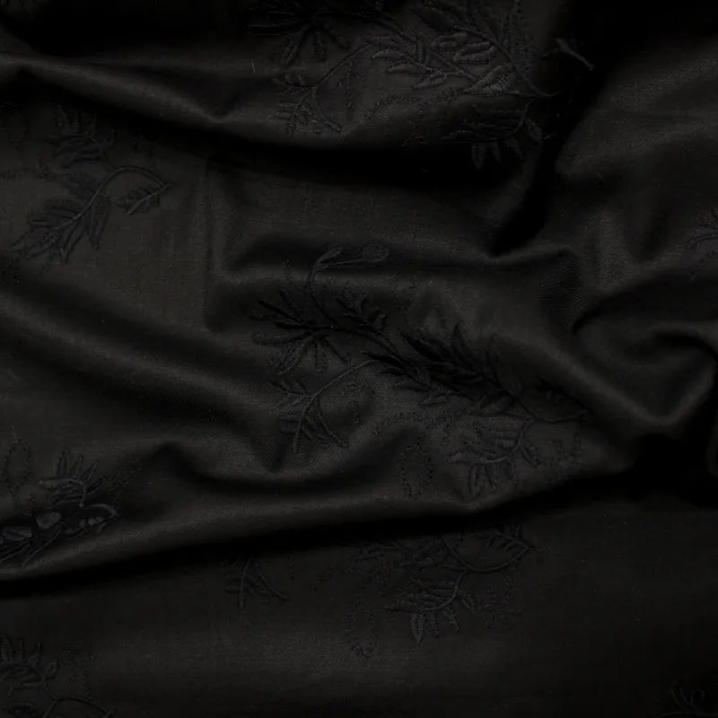 Tessuto in poliviscosa nero con ricami | IL TESSUTAIO