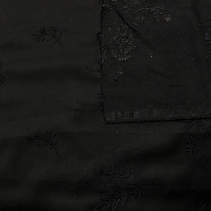 Tessuto in poliviscosa nero con ricami | IL TESSUTAIO