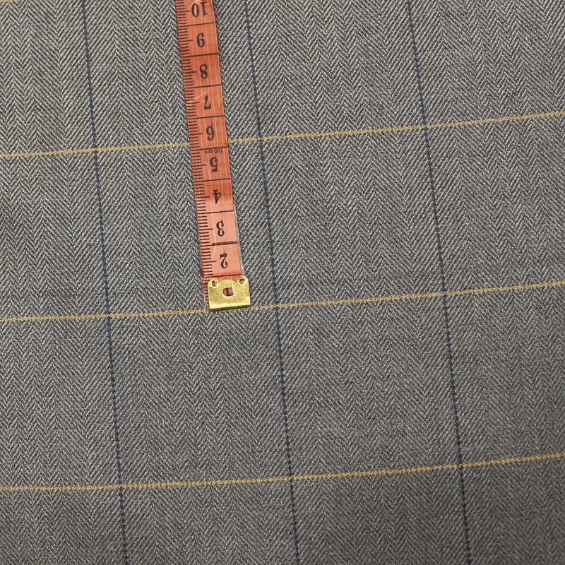 Tessuto grigio scozzese con spigatura | IL TESSUTAIO