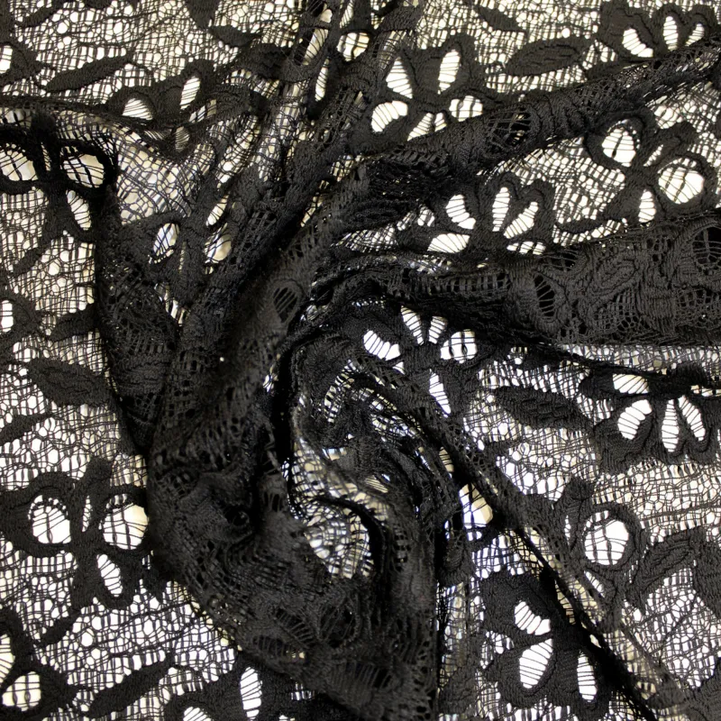 Pizzo nero floreale | abbigliamento elegante donna | IL TESSUTAIO