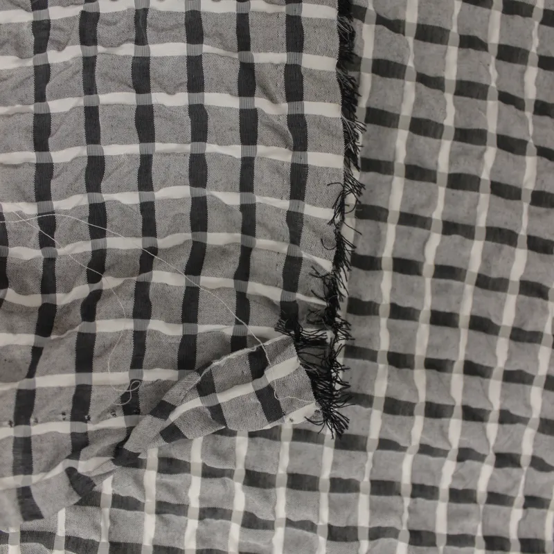 Tessuto Vichy goffrato nero e bianco |Tessuti Cerimonia | ILTESSUTAIO