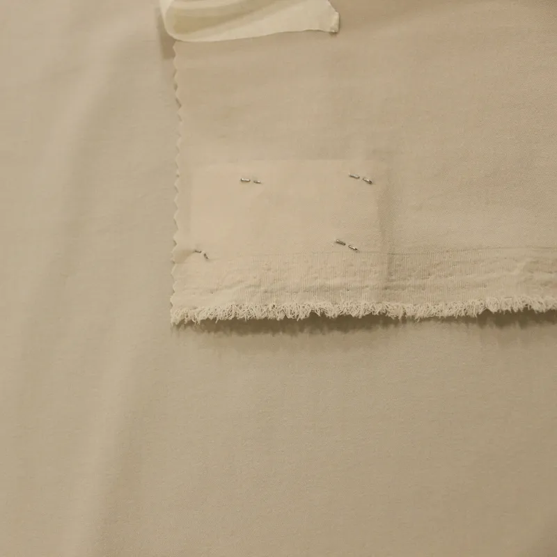 Tessuto Nylon – Beige | Materiale Resistente per Trench e Giacche