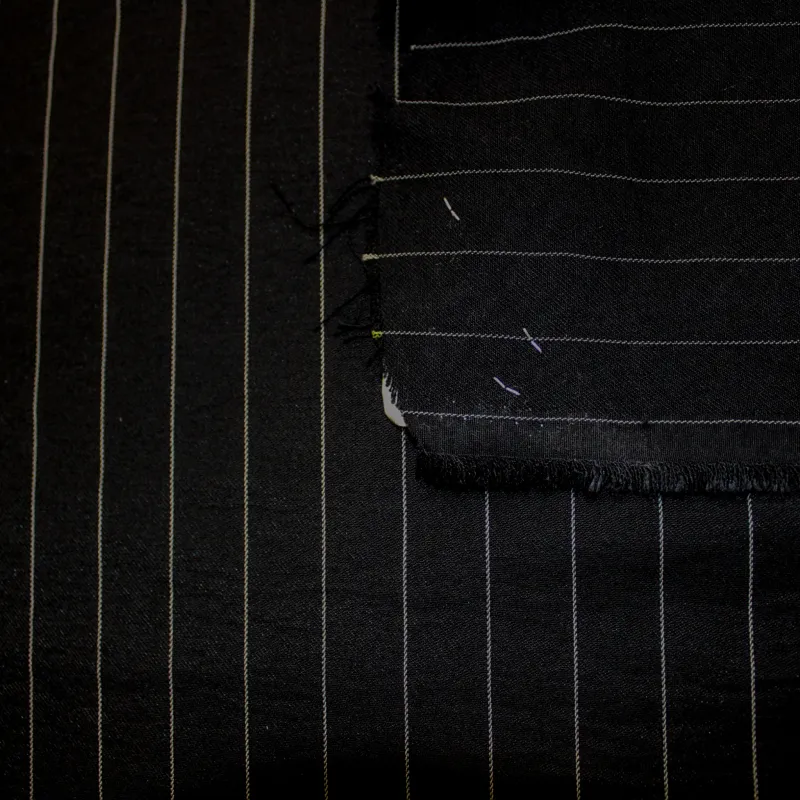 Tessuto gessato bianco e nero in viscosa | Abbigliamento sartoriale