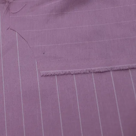 Tessuto Poliviscosa Gessato Rosa | Eleganza e Comfort per Moda Donna