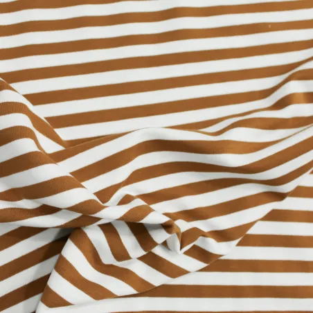 Tessuto felpa rigata bianca con righe tabacco – Stile e comfort