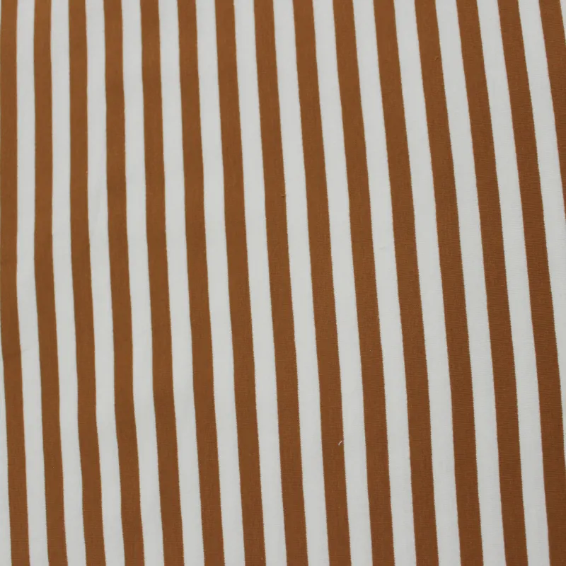 Tessuto felpa rigata bianca con righe tabacco – Stile e comfort