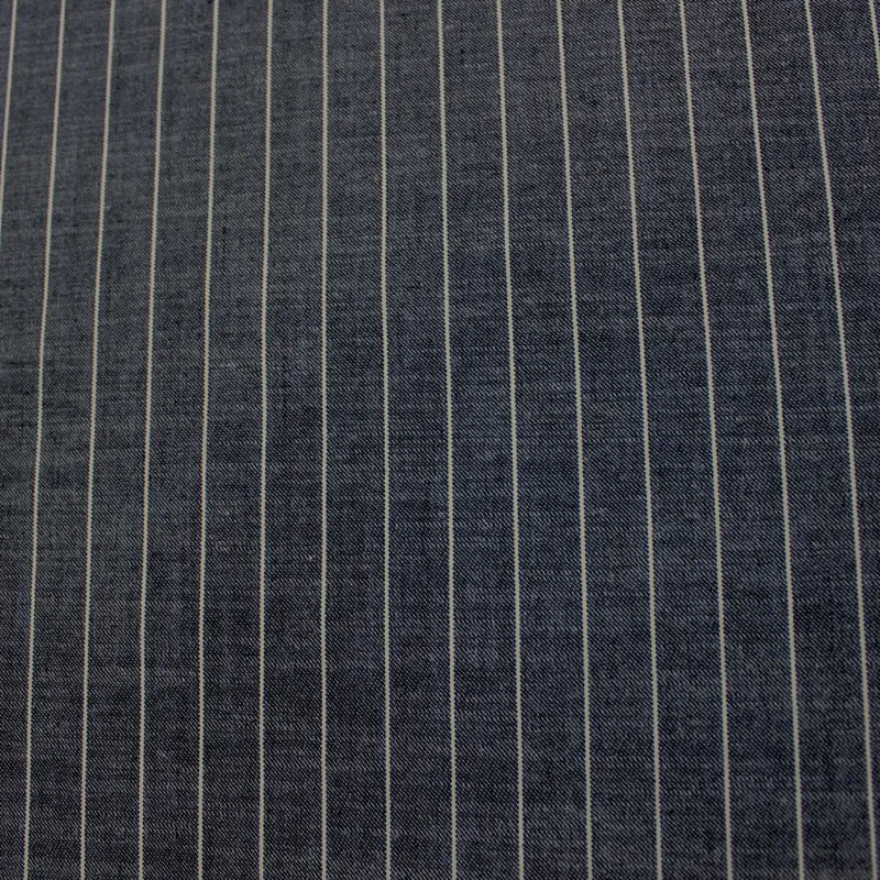 Tessuto gessato blu in poliviscosa | eleganza per abbigliamento uomo