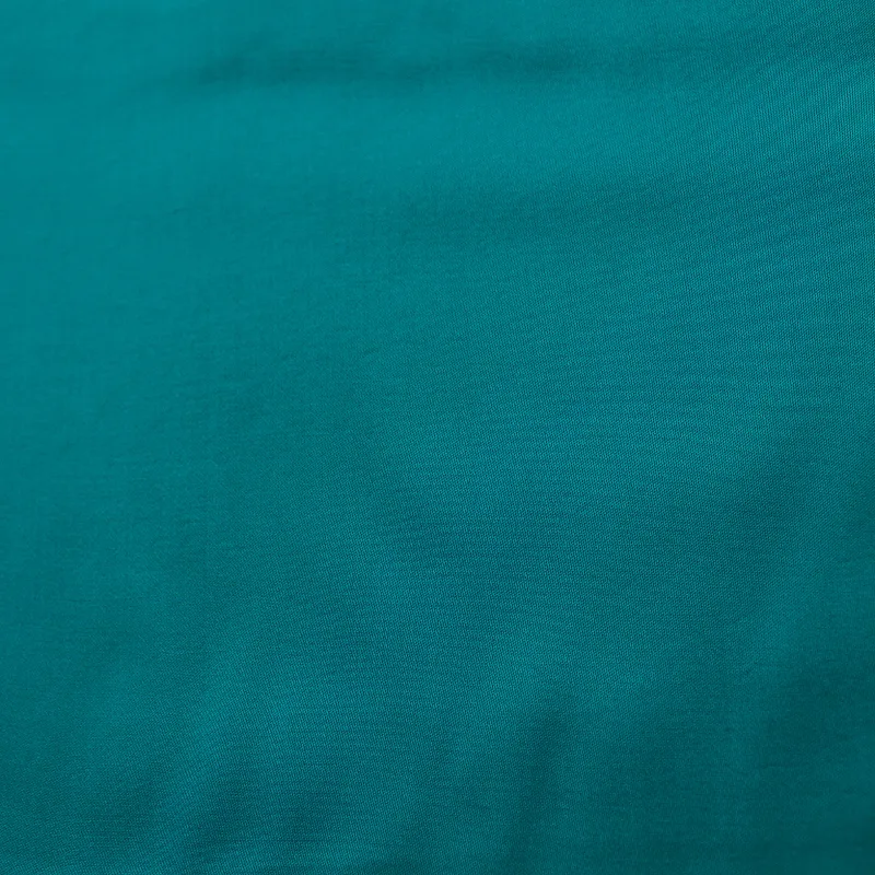 Tessuto Raso di Viscosa Turchese Vivace | Morbidezza e Lucentezza per Abiti