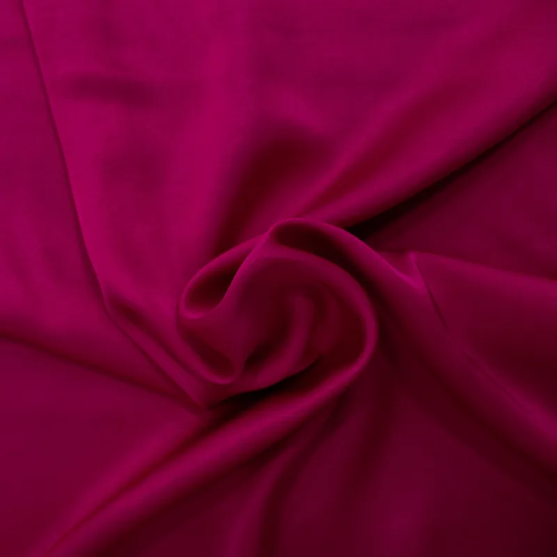 Tessuto Raso di Viscosa Fucsia | Morbidezza e Lucentezza per Abiti Sofisticati