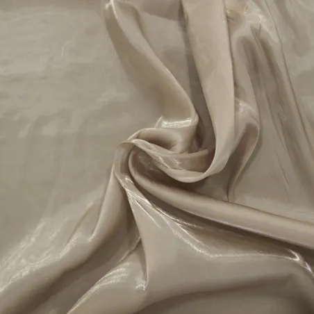 Tessuto raso cangiante beige – Eleganza per creazioni sartoriali