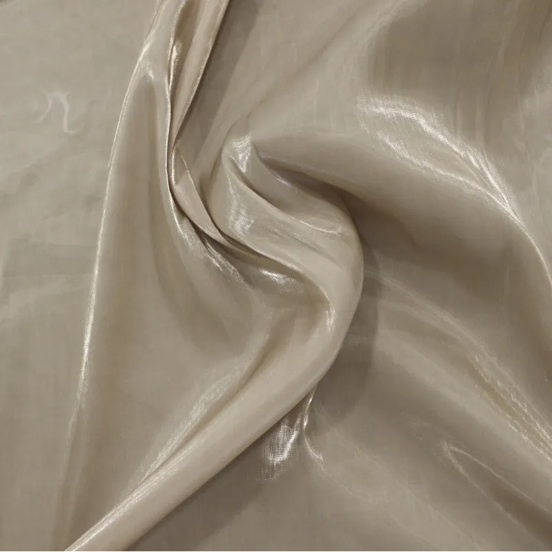 Tessuto raso cangiante beige – Eleganza per creazioni sartoriali